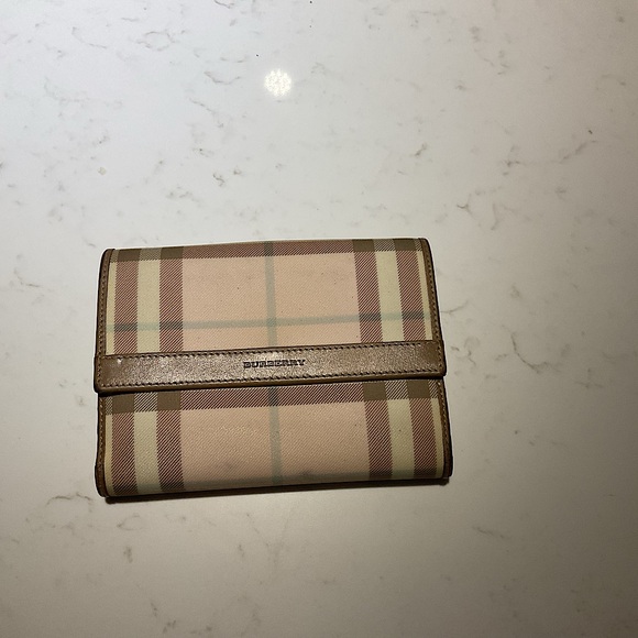 Real Burberry pink check wallet for woman. - Picture 5 of 5